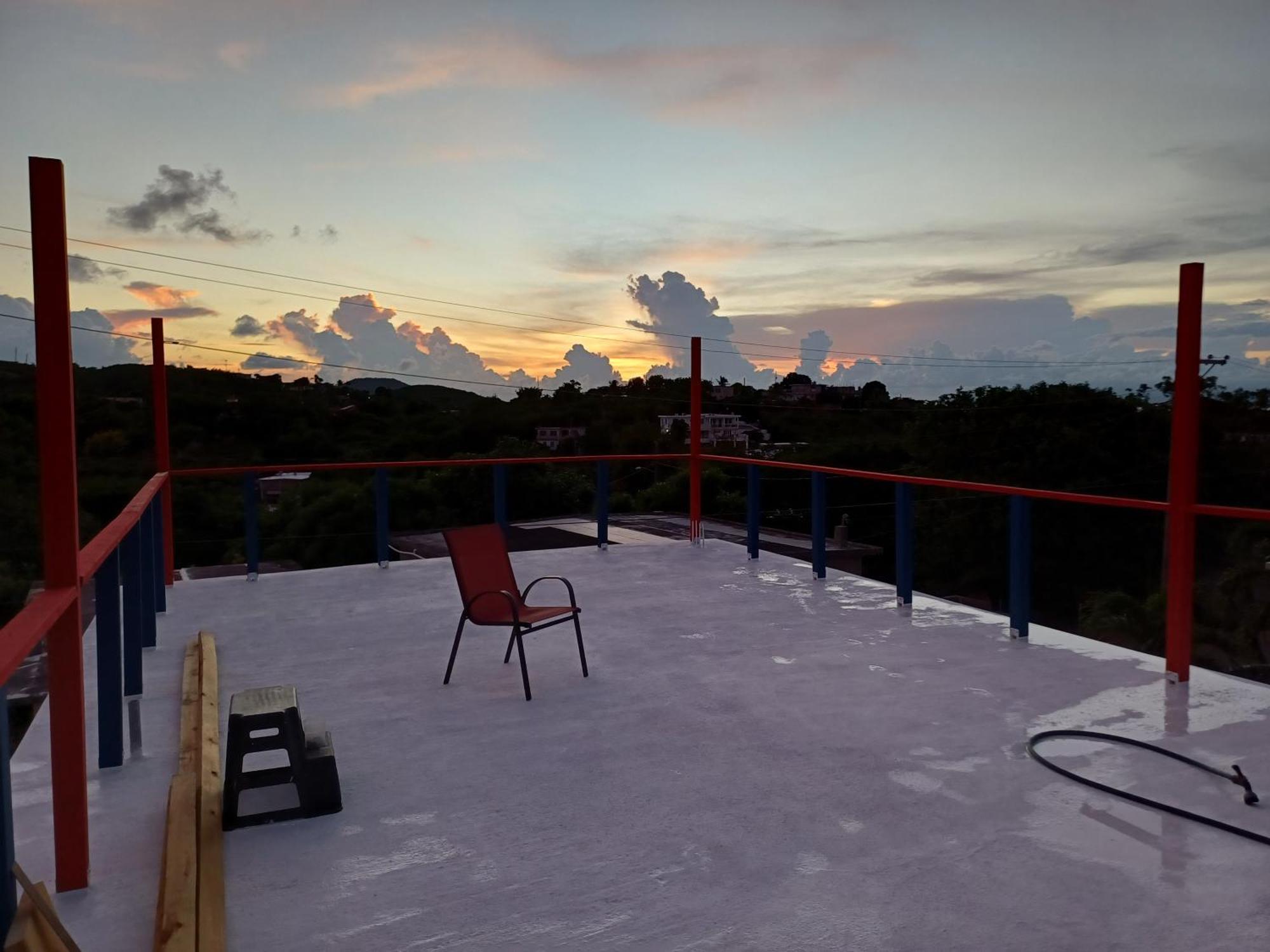 Rooster Run Glamping Camping Has Rooftop And Off The Ground Glamping Experience For 1 To 16 In A Single Tent And Views Of The Rain Forrest And To Culebra Across The Atlantic Ocean W Tents, Linens, Deluxe Air Beds, Warm Shower And More At A Great Pric Vieques Kültér fotó