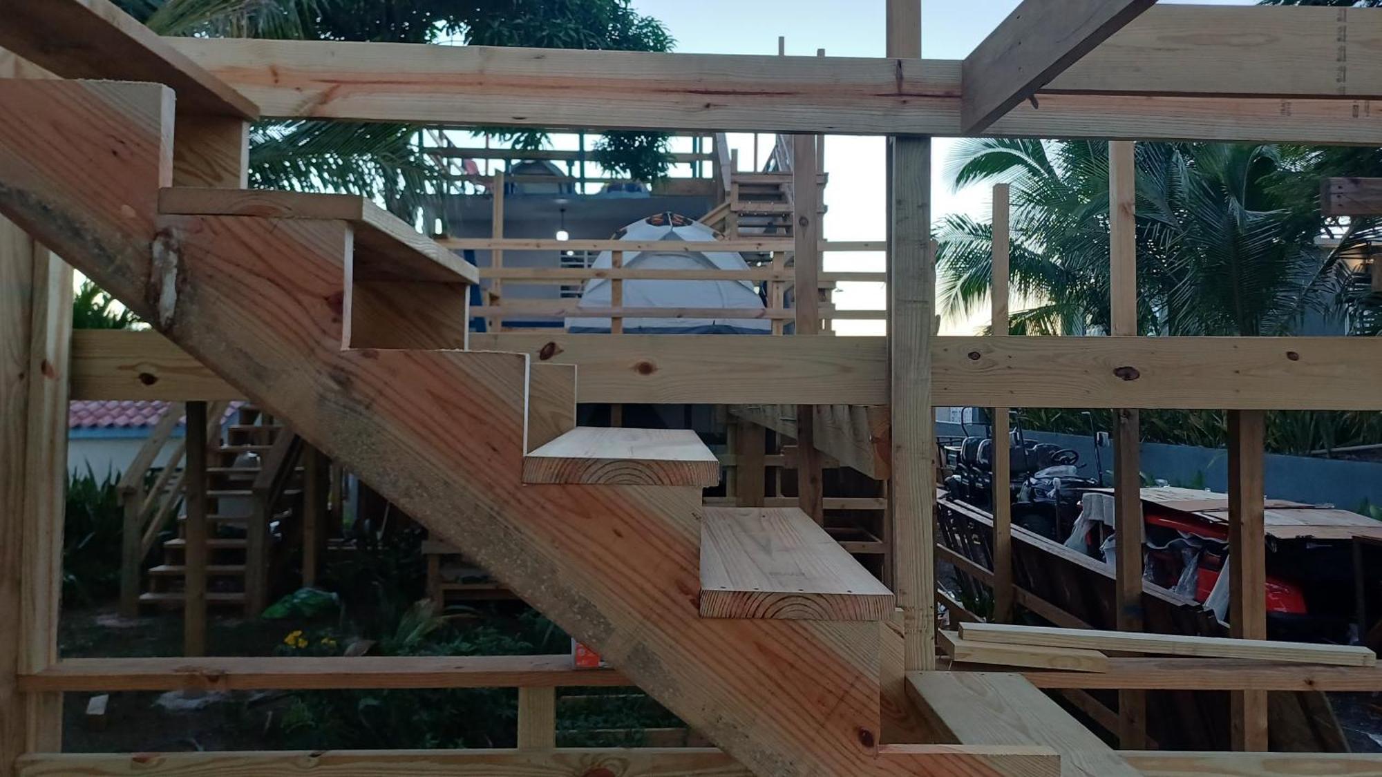 Rooster Run Glamping Camping Has Rooftop And Off The Ground Glamping Experience For 1 To 16 In A Single Tent And Views Of The Rain Forrest And To Culebra Across The Atlantic Ocean W Tents, Linens, Deluxe Air Beds, Warm Shower And More At A Great Pric Vieques Kültér fotó